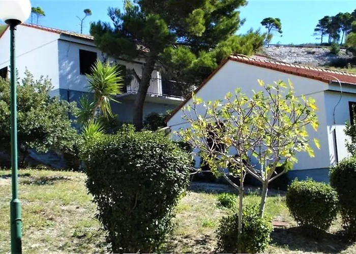 Mala Luka Θέρετρο 2*