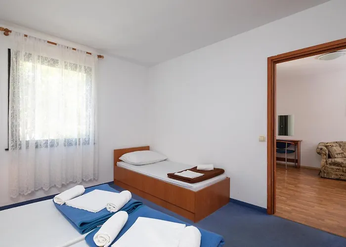 Mala Luka Θέρετρο 2*